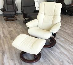 Retailed in america by pace collection. Stressless Chelsea Small Mayfair Paloma Kitt Leather Recliner Chair And Ottoman By Ekornes
