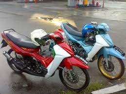 Ditambah dengan bentuk yang agresif, canggih dan kehebatan enjin condong yang terbukti. 1995 Suzuki Rg 110 Picture 2104207