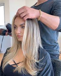 Pin By Nickellcharlotte On Hair In 2021 Round Brush Blowdry Round Layer Haircut Layer Haircut