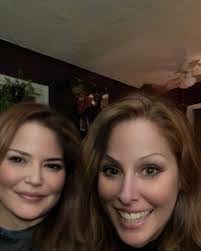 Ellen Roelofs's Instagram, Twitter & Facebook