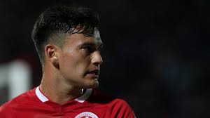 17 nisan 1989), bayer leverkusen takımında orta saha pozisyonunda görev yapan şilili millî futbolcudur.3. Presidente De Bayer Leverkusen Confirmo Llegada De Charles Aranguiz Alairelibre Cl