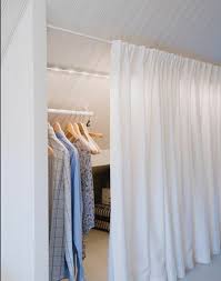 Nous, on est revenu des vacances au bord de la mer. 1001 Idee Pour Un Dressing Sous Pente Gain De Place
