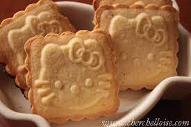 La couleur brune de la peau de l'amande donne une couleur crème / marron à la poudre. Sables Croquants A La Poudre D Amandes Recette Par Sabrina Baroun