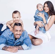 Au și un clip împreună, cel mai recent single a lui mario fresh, „dacă pleci', a povestit alex velea despre relația lui mario fresh cu fiica andreei esca, alexia eram. Alex Velea Despre DivorÈul De Ana Imi Doream O Familie Antonia Mi A Dat Ce Mi Am Dorit