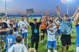 Farul a avut un început foarte bun de campionat cu o victorie și două. Zue1c4f1hgn4zm