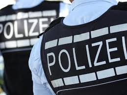 Attila hildmann von polizei festgenommen. Querfurt Zweijahriges Kind Tot Polizei Nimmt Mutter Und Lebensgefahrte Fest Focus Online
