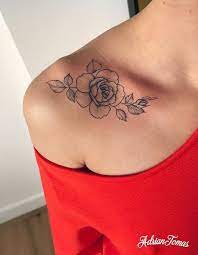 Tatouage épaule rose is very hot in the market. Epingle Par Romina Sur Ideias De Tatuagens Tatouage Rose Tatouage Rose Epaule Tatouage
