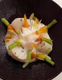 Nage De Noix De Saint Jacques Au Champagne D Amandine Chaignot Pour 4 Personnes Recettes Elle A Table Recette Noix De Saint Jacques Recettes De Cuisine Saint Jacques