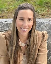 Sarah Auer's Instagram, Twitter & Facebook