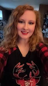 Happy Christmas Eve! ❤️ Live with DBD @ 5pm EST 💚 Come hang out for some  positive vibes & laughs! 🫶🏻 Https://www.twitch.tv/mrshamster_