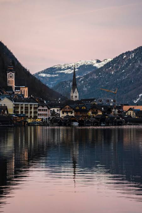 Hallstatt: Serene at dawn, heavily congested by mid-day., AI generated