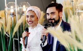 Menurut kenyataan yuna room records, majlis pertunangan mereka telah diadakan di rumah ibu bapa yuna di shah alam, selangor, dan dihadiri hanya oleh ahli. Panahan Mata Adam Sinclair Buat Yuna Cair Hiburan Mstar