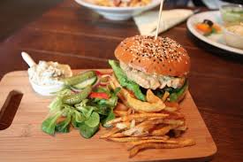 Rosselló, 186 eixample esquerre, barcelona. Cum Stau Lucrurile La Cel Mai Nou È™i Popular Bistro Din TimiÈ™oara La Strada Foodcrew