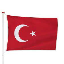 Het basisontwerp van de vlag is een driekleur bestaande uit drie horizontale banden in de kleuren groen (boven), wit en rood. Vlag Turkije Kopen Online Uw Turkse Vlag Bestellen Vlaggen Unie