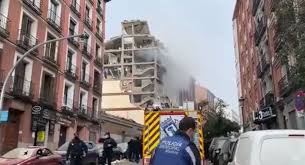 Guía de madrid con toda la información necesaria para viajar a madrid, aprende todo lo necesario para visitar y disfrutar la civitatis madrid. Gas Explosion Rips Through Madrid Building Killing 4 Bloomberg