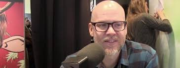 Le comportement de Jason Latour auprès des femmes en convention vivement  critiqué