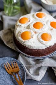 An ideal cake to serve at large parties. Schokoladiger Spiegeleier Kuchen Zum Osterfest Alles Und Anderes