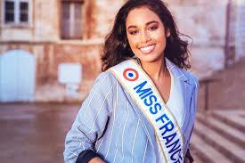 Miss monde ou miss univers ? Entretien Miss France 2020 Clemence Botino Raconte Son Annee De Regne Sous Le Signe Du Covid 19 Actu