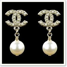 パリ本店買い付け正規品 chanelシャネル2014年クルーズコレクションティアドロップパール付きピアス小さなパール散りばめゴールド安心の国内発送 関税込み フランス ファッション アクセサリー 美しいジュエリー ジュエリー メタル製ジュエリー