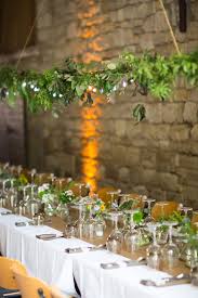 Rustikale Greenery Deko Hochzeitsblog The Little Wedding Corner Girlande Hochzeit Blumengirlanden Hochzeit Rustikale Tischdeko