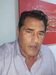 Luciano começou a carreira como modelo em 1986, aos dezessete anos. Luciano Szafir Pede Desculpas Apos Prometer Lucro De 300 Com Bitcoins