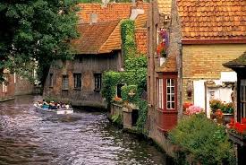 As established by augustus (27 bc), belgica stretched from the seine river eastward to the rhine and included the low countries in the north and the helvetian Foto Casas Junto Al Canal En Brujas Belgica 23 05 2009 13 22 54 Fotos De Mundo Imag Beautiful Places Places To Go Bruges