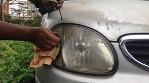 Pastikan ianya rata dan sekata, sebaiknya gosok dalam bentuk bulatan. Cara Hilangkan Kusam Kuning Pada Lampu Kereta By Khairul Anuar Ahmad