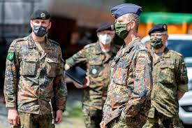 Conings, ein erfahrener soldat mit auszeichnungen (die er übrigens am dienstag am grab seiner eltern hinterlegt hat), der ausgebildeter scharfschütze mit einigen auslandseinsätzen aufweisen kann, gilt aktuell als „potentiell gefährlicher extremist und steht als einziger belgischer soldat auf der terrorliste des ocad, dem organ für die. Wenn Von 15 000 Soldaten Nur 800 Im Corona Einsatz Sind