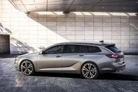 Nowy opel insignia poliftingowa spełnia normę emisji euro 6d, która obowiązuje samochody rejestrowane od 2020 r. Opel Insignia Sports Tourer Flaggschiff Fur Flottenkunden