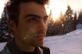 Llegamos a este mundo sin saber por qué ni cómo. Pero al paso de la vida  vamos acumulando momentos que nos produjeron dolor y así, vamos cambiando  quienes somos. Nuestros brazos extendidos