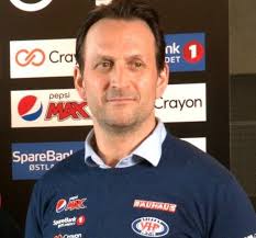 Vålerenga fillerista og rundspilte serieleder Stavanger. — Fantastisk  deilig seier, sier firemålsscorer Mika Partanen