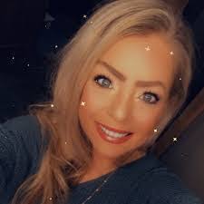 Heather Kohls's Instagram, Twitter & Facebook