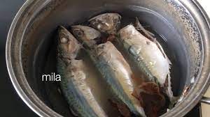 Masukan daging ikan lele bersama putih telur, bawang putih, garam, gula pasir dan es serut ke dalam blender. Resepi Ikan Rebus Youtube