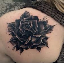 Si eres un profesional de negocios que trabaja en una oficina, un pequeño tatuaje en tu hombro, bíceps o el antebrazo ofrece más privacidad y menos molestias. Tatuajes Para Mujeres 125 Ideas Inspiradoras