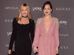Seeing a catering truck feels like home dakotas official acc: Melanie Griffith Schwarmt Regelrecht Von Chris Martin Trend Magazin Chris Martin Melanie Griffith Dakota Johnson