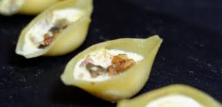 Champignons farcis et gratinés aux 3 fromages. Conchiglioni Farcis Et Gratines Recette Par Ma Cuisine Et Vous