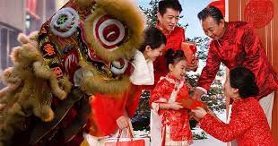 压岁钱) yang bererti duit ditekan atau duit menahan umur. 5 Makna Pemberian Angpao Imlek Popmama Com