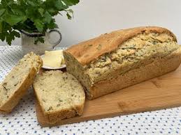 Ein Schnelles Rezept Fur Ein Leckeres Und Gesundes Dinkel Krauterbrot Lecker Lebensmittel Essen Krauterbrot Rezept