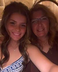 larissa taylor (@larissa.t12) • Instagram photos and videos