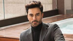 Duyan şaştı kaldı… başrolünü gökhan alkan ve merve çağıran ile paylaştığı atv'nin. Gokhan Alkan Boy Kilo Kimdir Nereli Yasi Sac Ve Goz Rengi Sevgilisi Magazintur