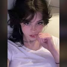 𝕮𝖚𝖙𝖊𝖘𝖙 𝖌𝖎𝖗𝖑 𝖎𝖓 𝖙𝖍𝖊 𝖒𝖔𝖗𝖌𝖚𝖊...