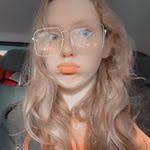 Madylin Weeks's Instagram, Twitter & Facebook