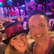 Méga party ma belle gang le mercredi 17 juillet au Château Bromont.🥳 Allez  joigniez-vous à nous. Au programme un souper gastronomique et un spectacle  latino avec Étienne Drapeau. On va danser solide.