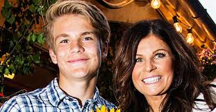 Carola maria häggkvist (born 8 september 1966) is a swedish singer. Carola Om Julen Och Att Sjunga Med Amadeus