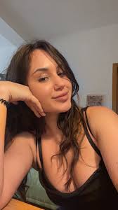 Single and bored… Can we be friends? ☺️ (born in 2005 🫣)