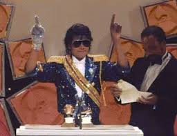One minute, michael jackson was blowing kisses to fans from the balcony of his presidential suite at berlin's adlon hotel. I Liebe All The Girls In The Balcony Michael Jackson Foto 26223413 Fanpop