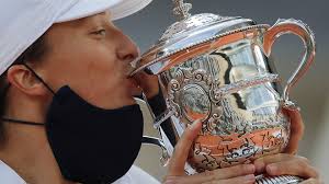 Get the latest player stats on iga swiatek including her videos, highlights, and more at the official women's tennis association website. Polish Teenager Iga Swiatek Completes Stunning Rise To Become The Lowest Ranked Woman To Win French Open After Beating American Sofia Kenin Marketwatch