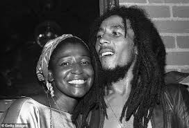 Pero es la misma idea: The London Home Reggae Legend Bob Marley Fled To After Being Shot Earns A Blue Plaque Daily Mail Online