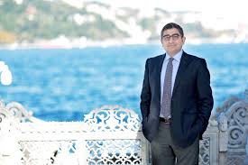 İstanbul cumhuriyet başsavcılığı tarafından sbk holding yönetim kurulu başkanı sezgin baran korkmaz'ın da aralarında bulunduğu 16 şüpheliye yönelik yürütülen soruşturmada önemli bir gelişme. Sbk Holding E Yonelik Dev Operasyonda Flas Detay Sezgin Baran Korkmaz In Evinde Somineden Yakilmis Cep Telefonu
