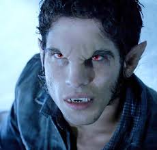 Bruna Marquezine é clicada com amigo em restaurante no Rio de Janeiro